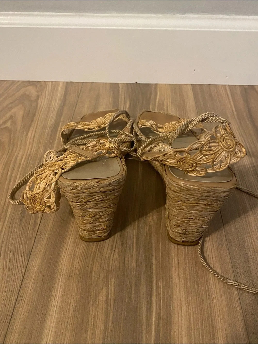 Stuart Weitzman Ladies 7 1/2 Daffodil jute and raffia wedge sandals bohemian loo